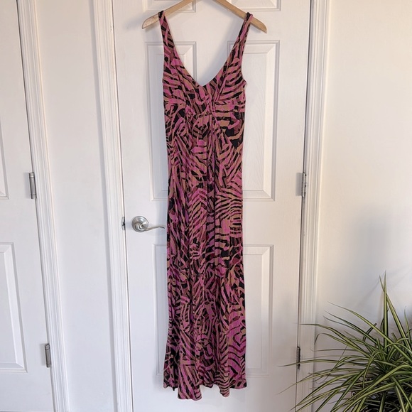 CAbi V-neckline Flowy Maxi Dress in Pink Jungle Print Size Small - Picture 2 of 8